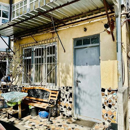 Historical Apartment In City Center Tbilisi Exteriör bild