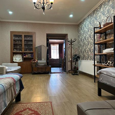 Historical Apartment In City Center Tbilisi Exteriör bild