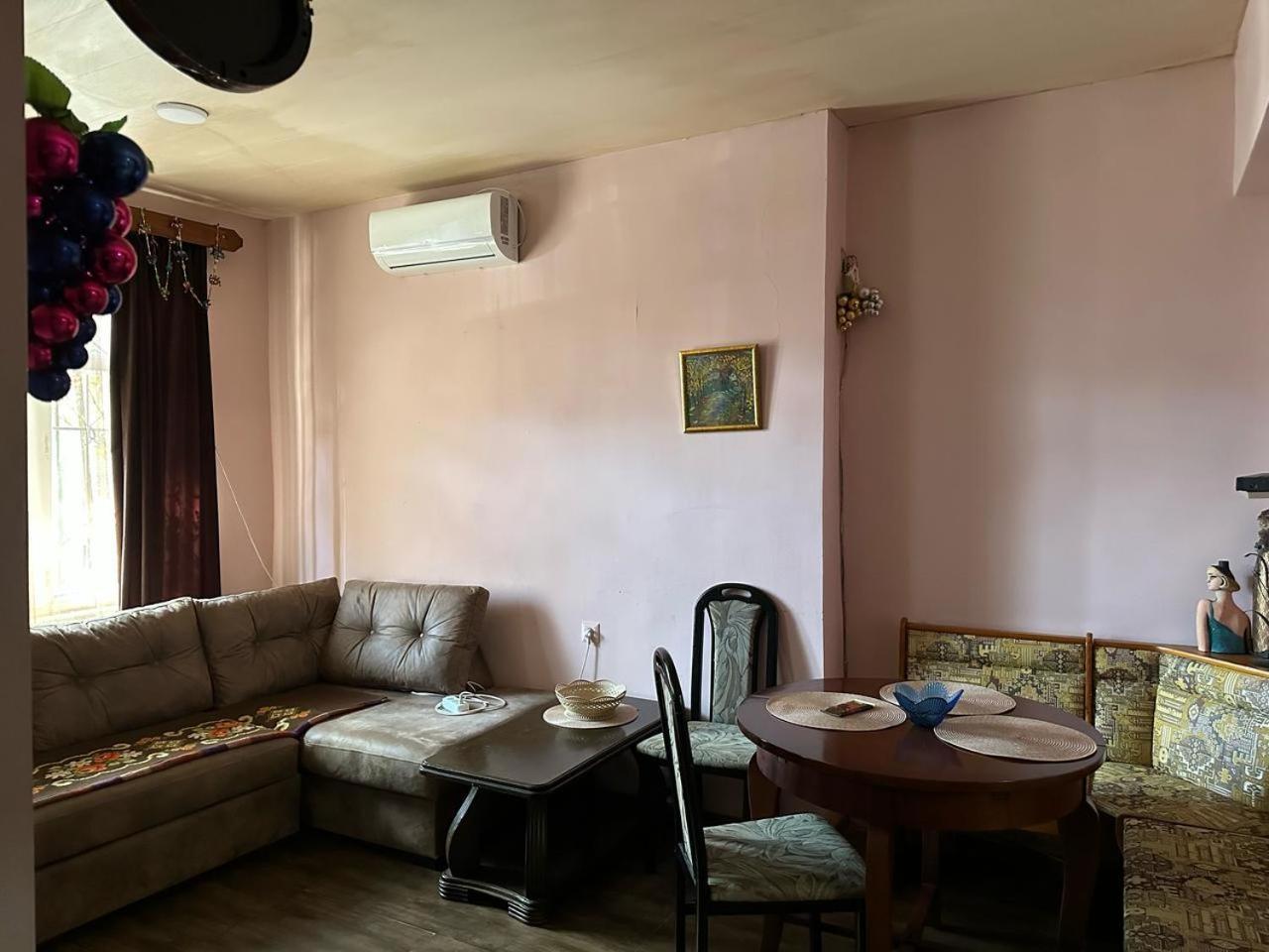 Historical Apartment In City Center Tbilisi Exteriör bild